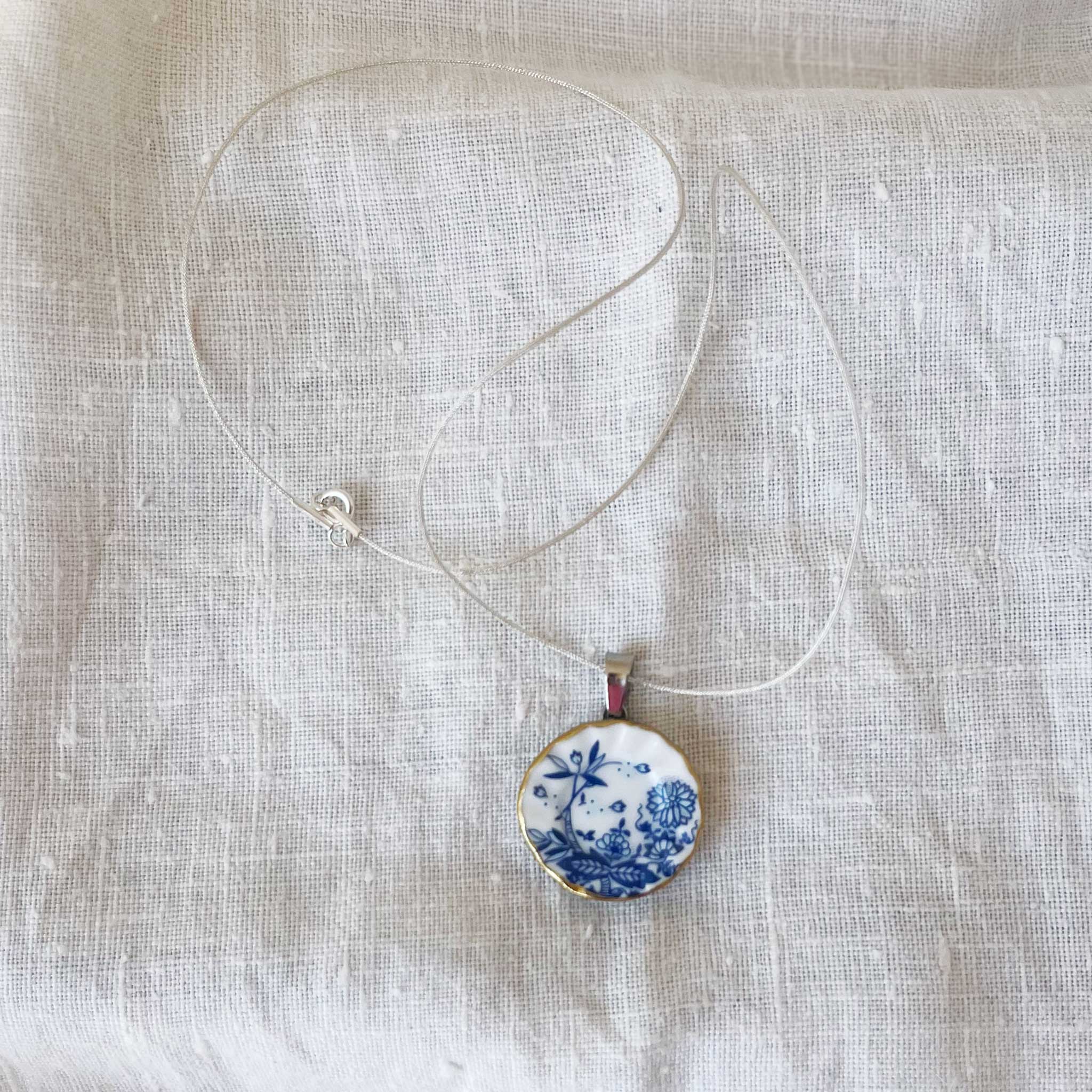 Colgante de porcelana