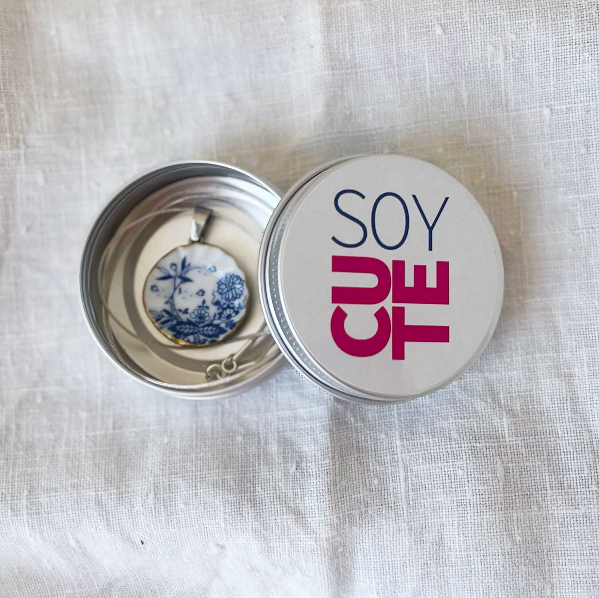 Colgante de porcelana