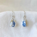 Pendientes de plata y tacita de porcelana china en miniatura